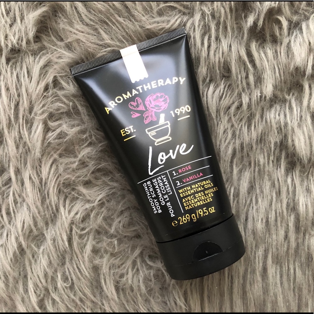 Bath & Body works LOVE smoothing body scrub